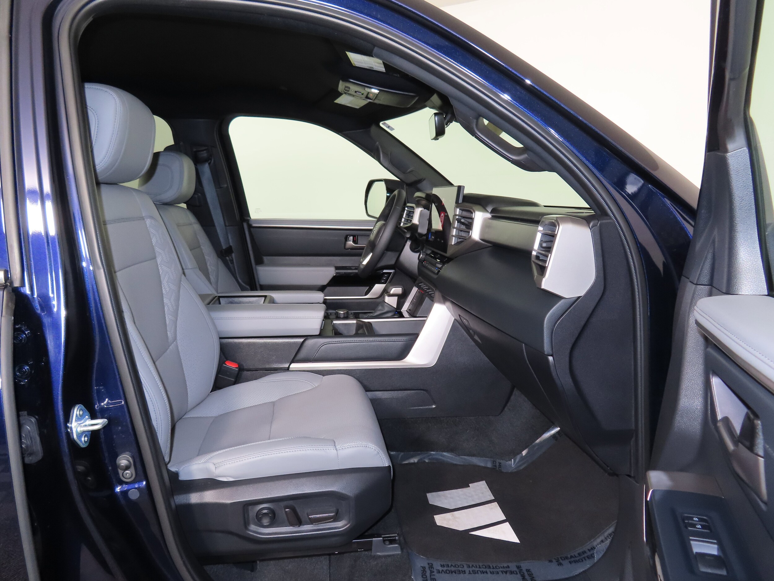 2025 Toyota Tundra Limited - Photo 32
