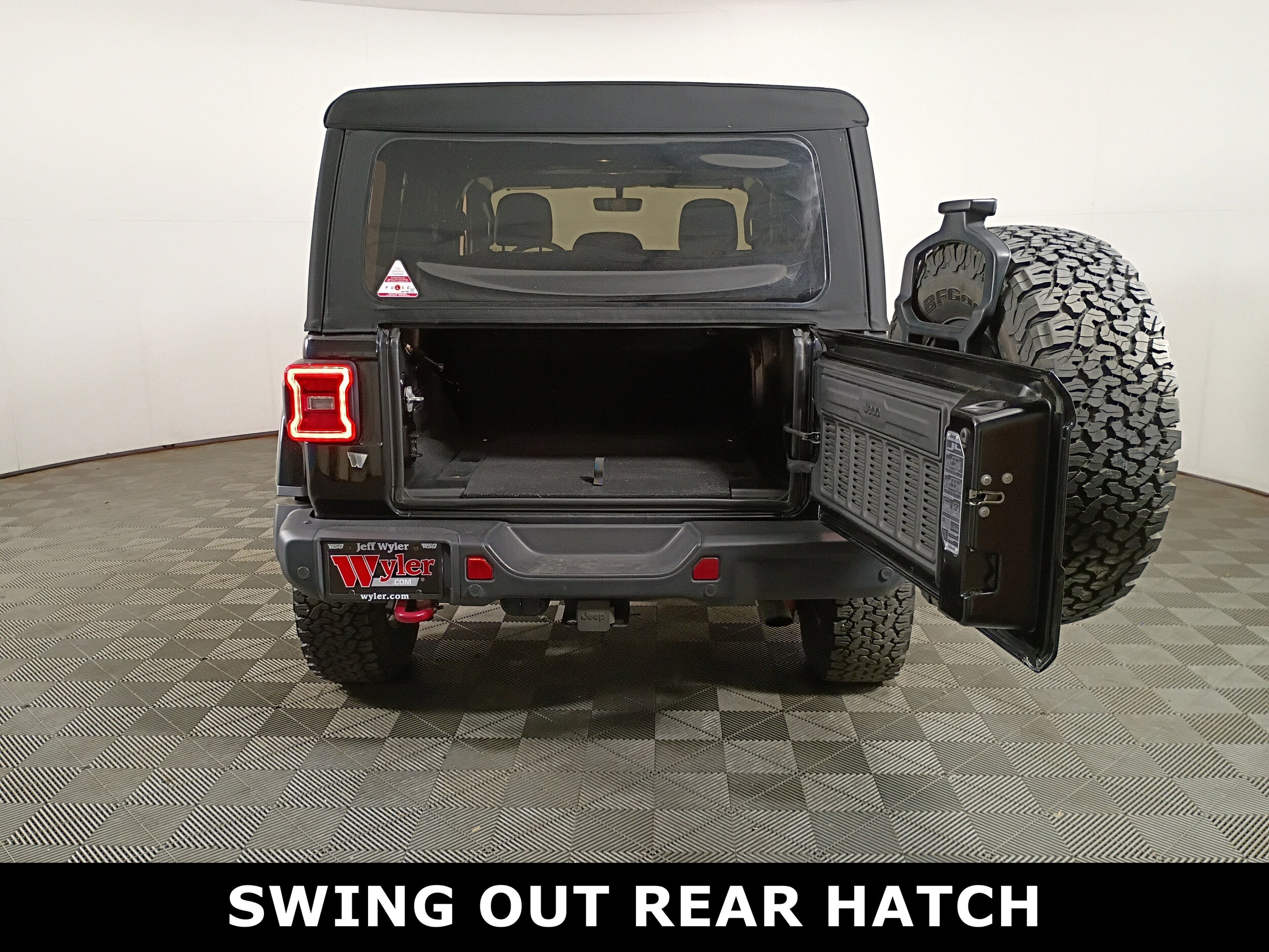 2018 Jeep Wrangler Unlimited Rubicon photo 2