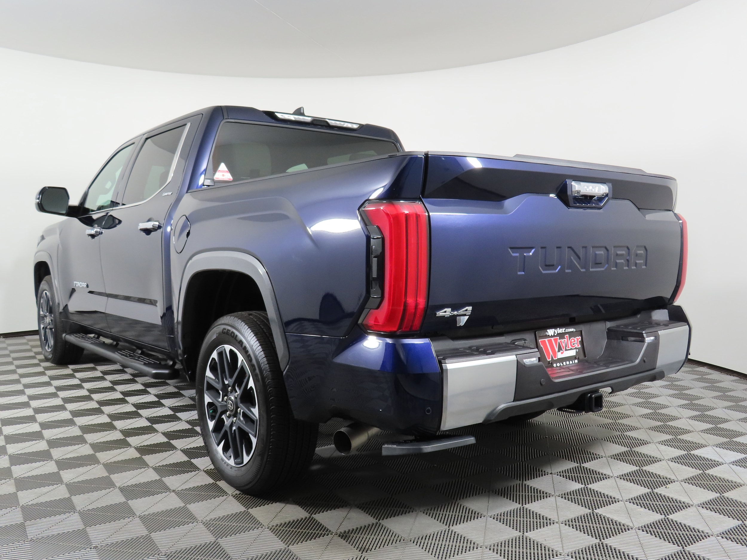2025 Toyota Tundra Limited - Photo 24