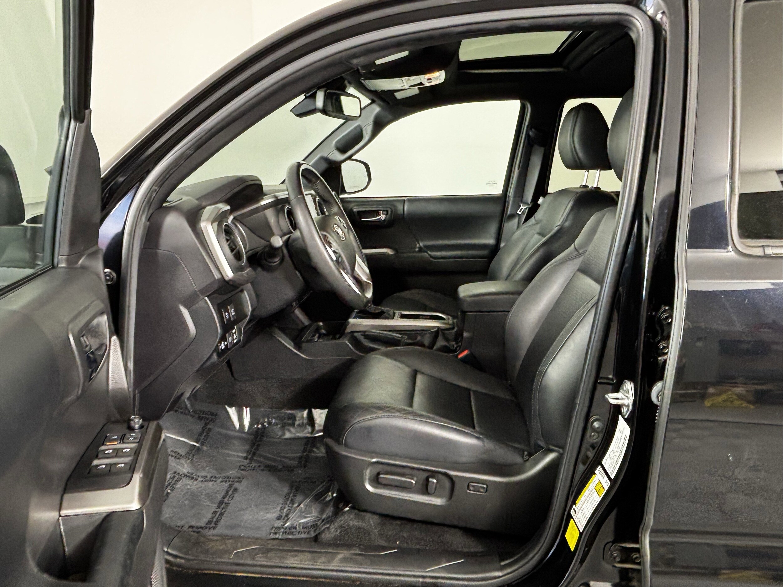 2022 Toyota Tacoma Limited V6 photo 3