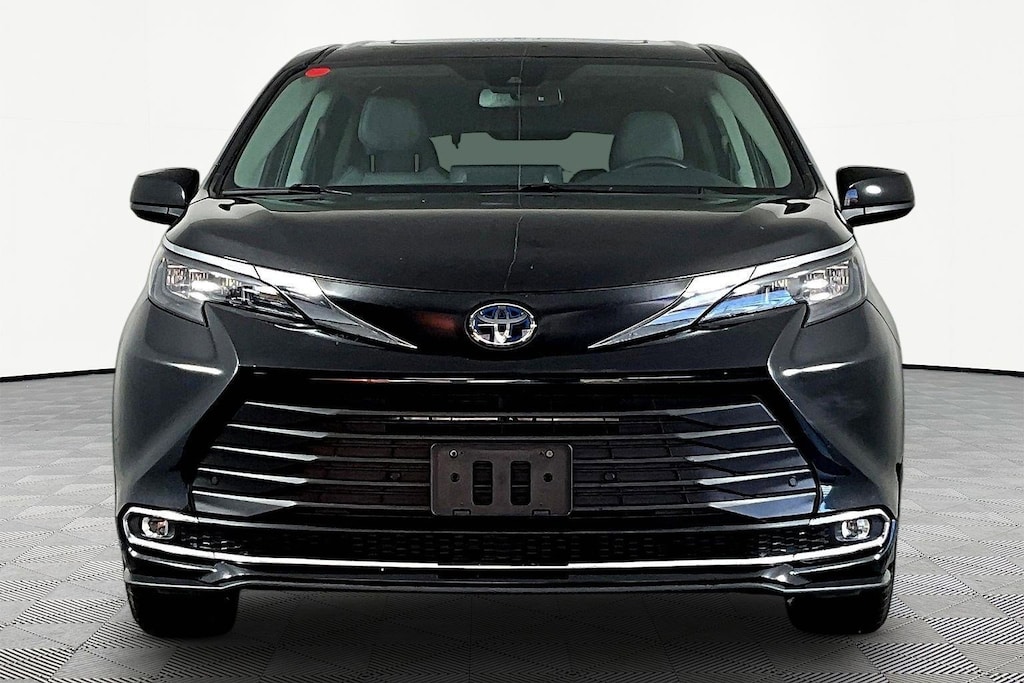 Used 2024 Toyota Sienna XLE 8 Passenger Van Passenger Van