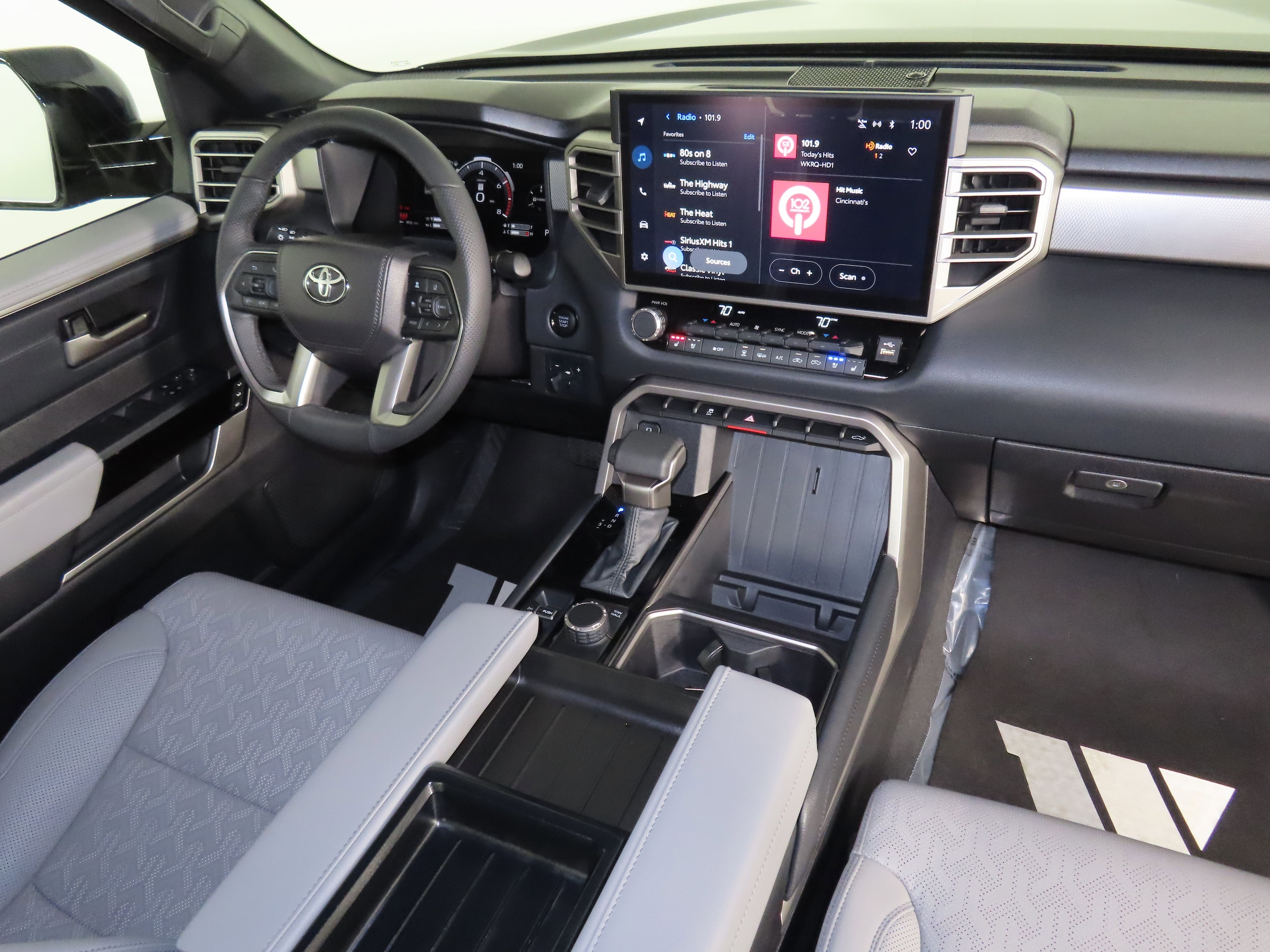 2025 Toyota Tundra Limited - Photo 36
