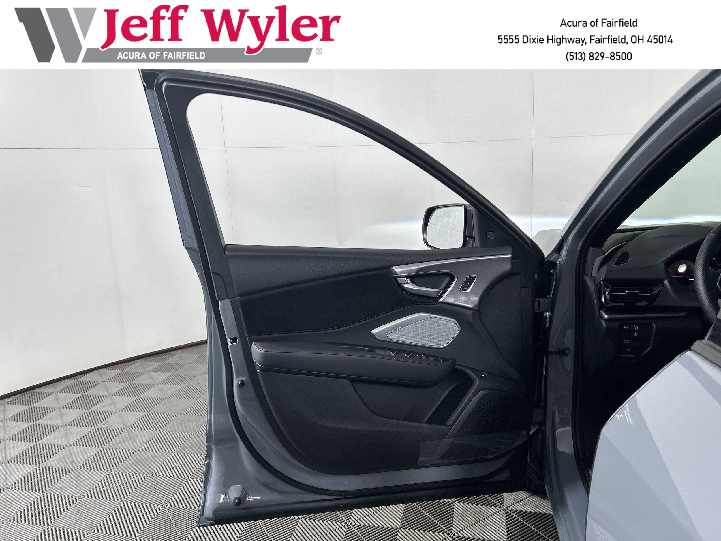 2025 Acura RDX A-Spec Package - Photo 17