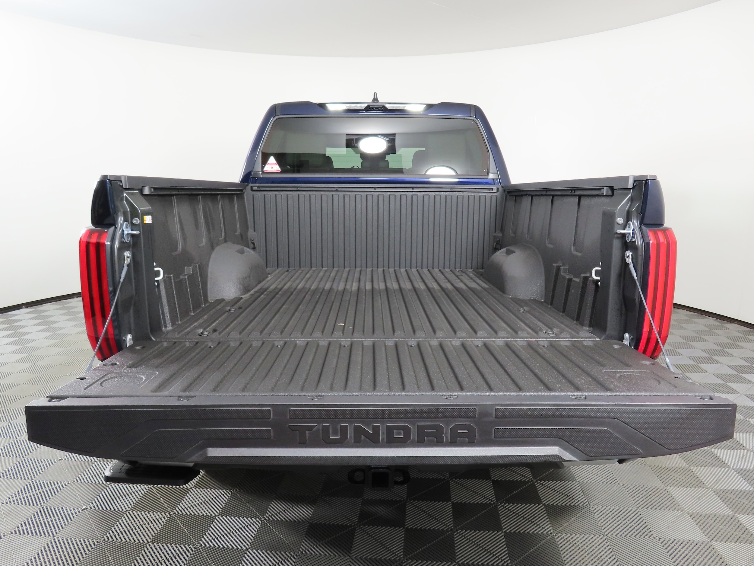 2025 Toyota Tundra Limited - Photo 9