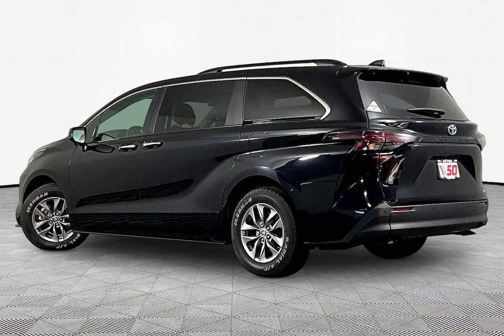 Used 2024 Toyota Sienna XLE 8 Passenger Van Passenger Van