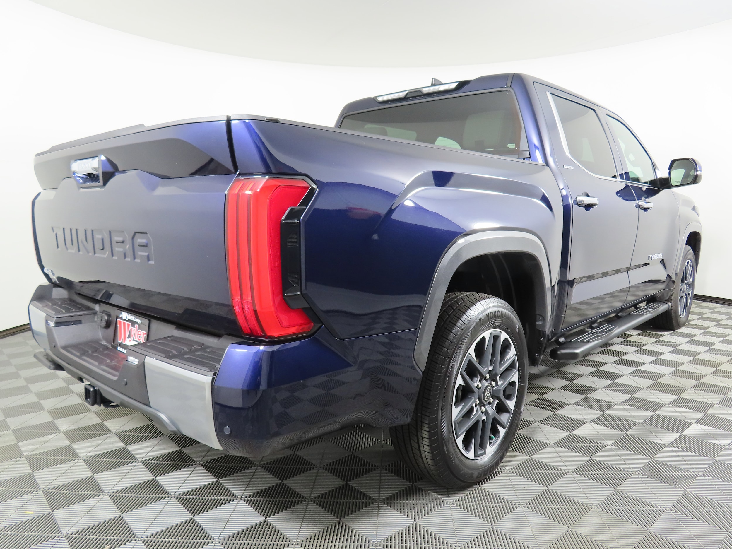 2025 Toyota Tundra Limited - Photo 15