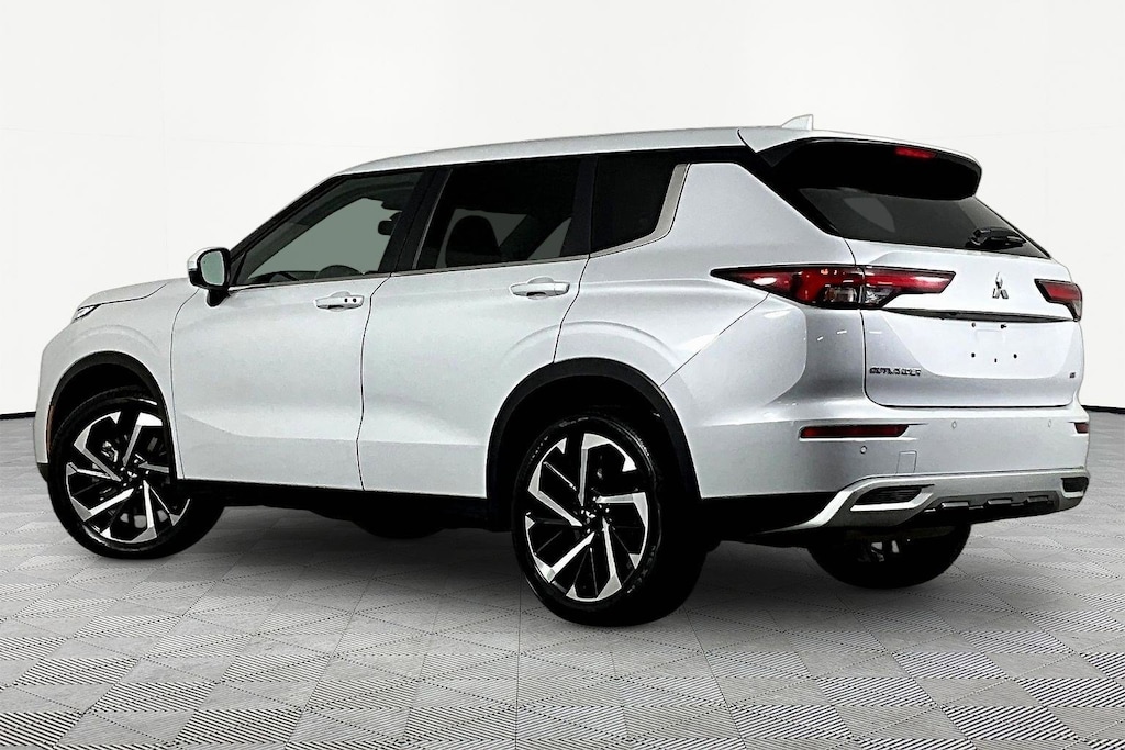 Used 2024 Mitsubishi Outlander SE SUV