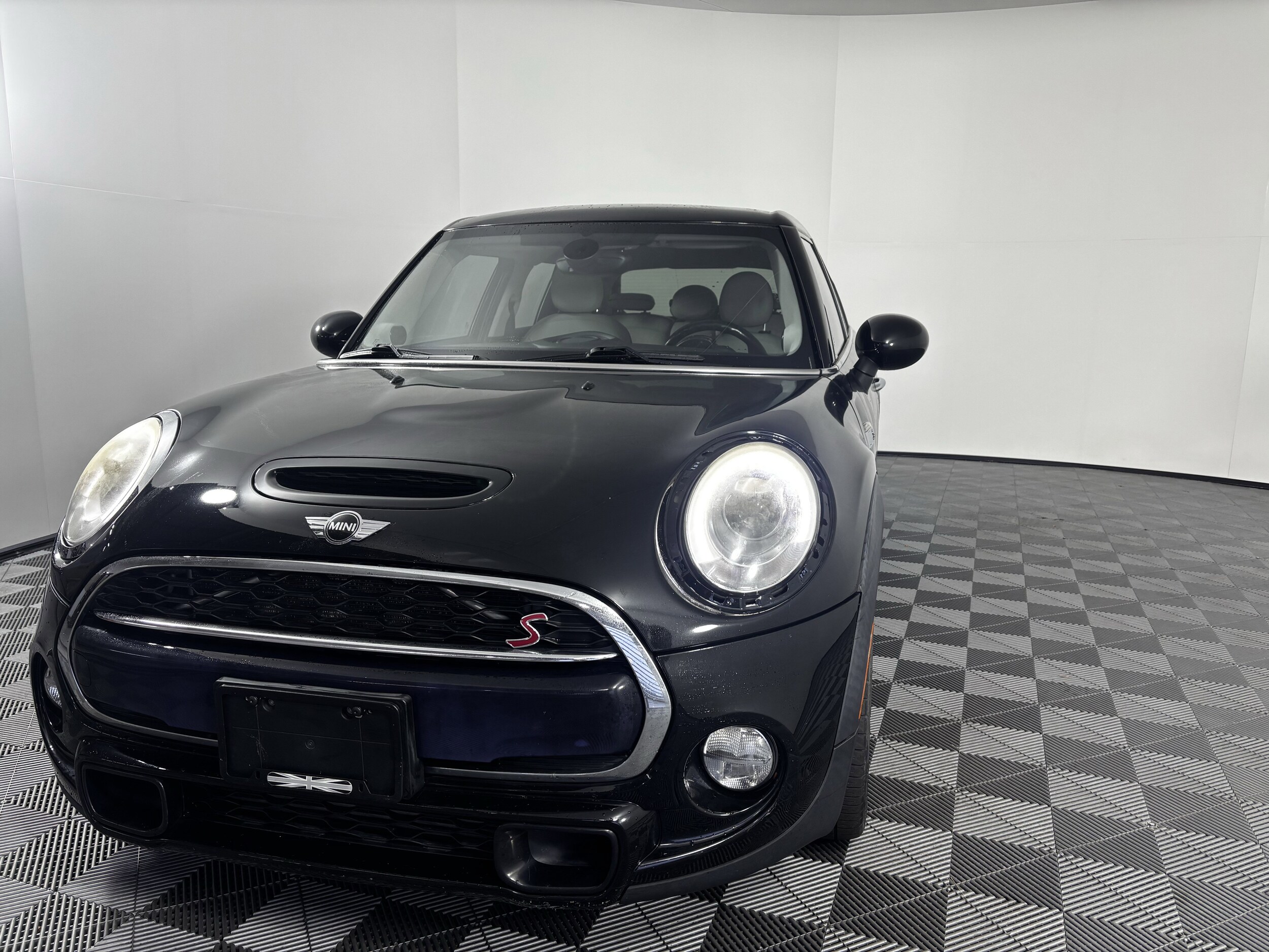 2016 Mini Cooper 4 Door Hardtop S photo 2