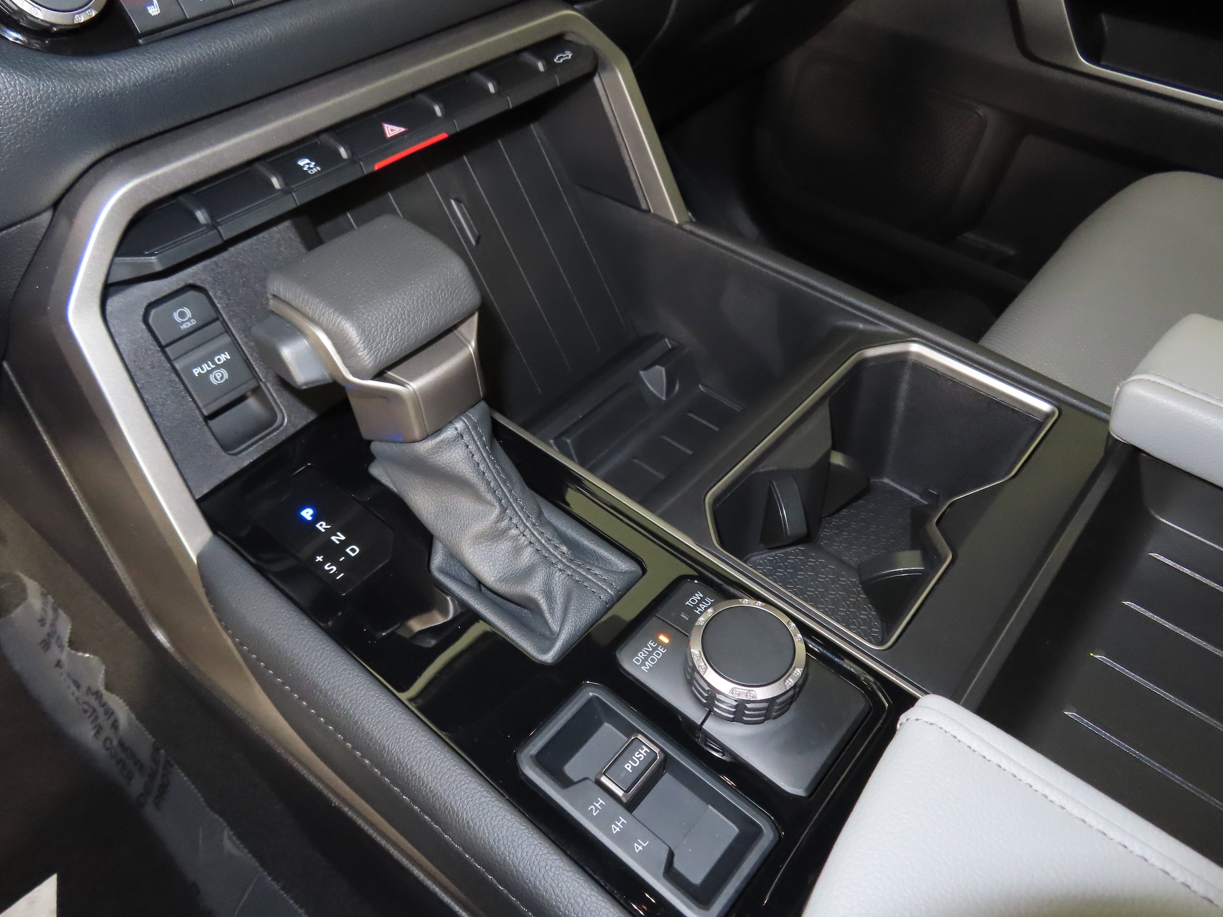 2025 Toyota Tundra Limited - Photo 30