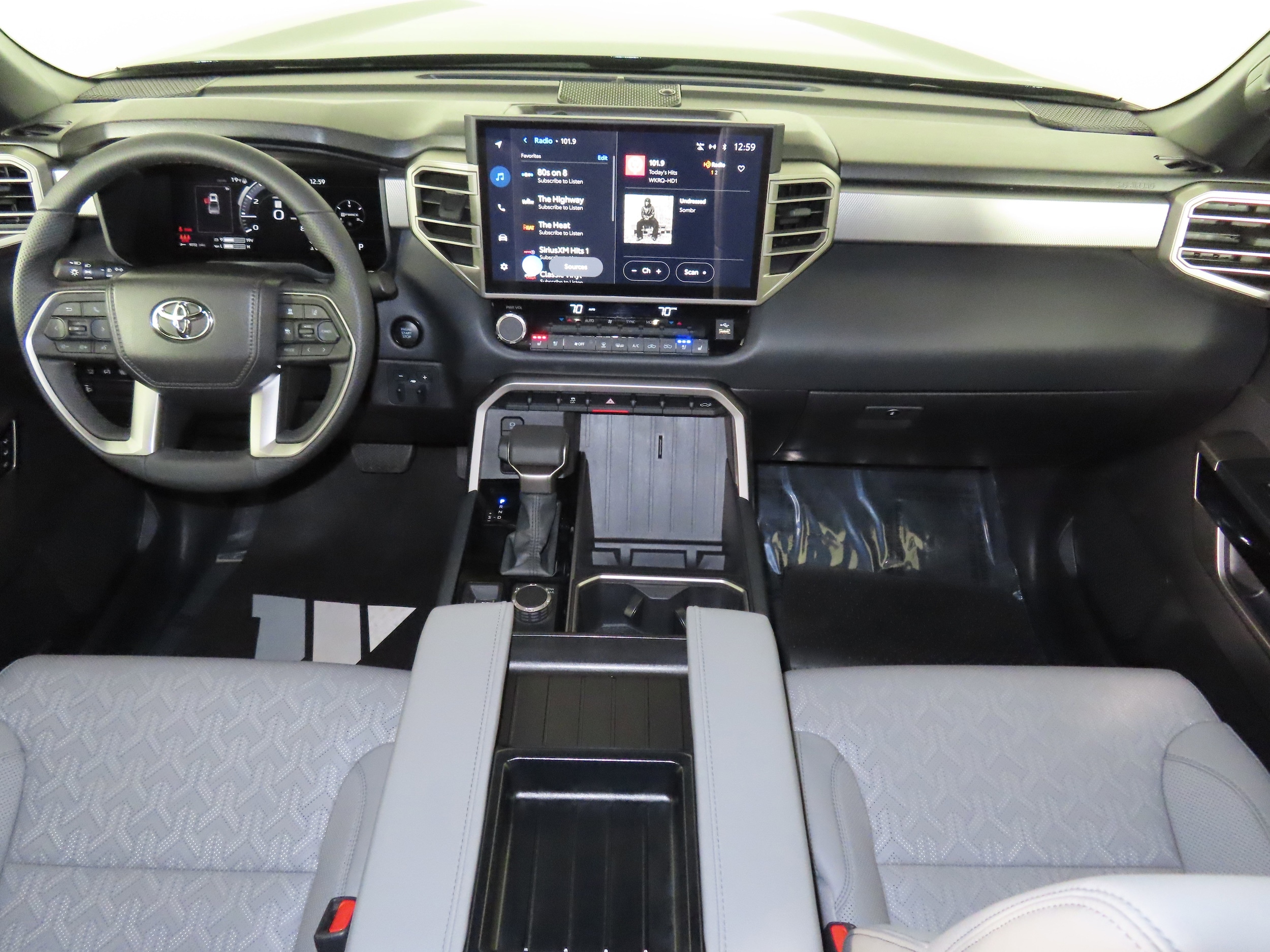 2025 Toyota Tundra Limited - Photo 34
