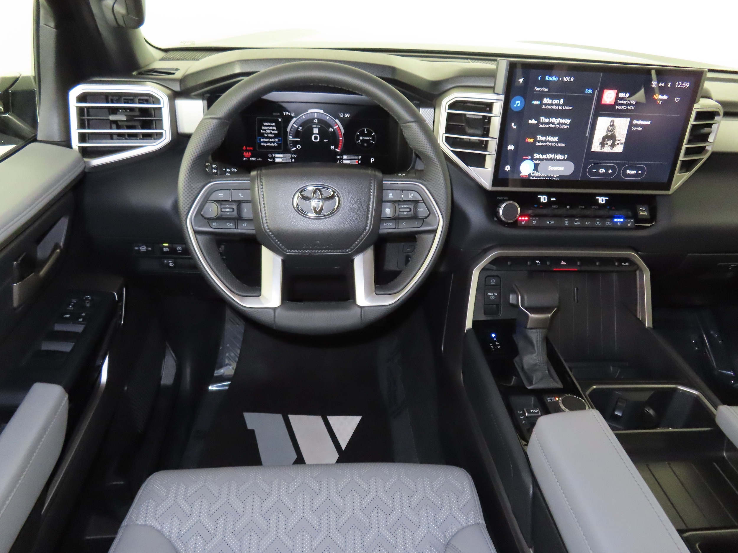 2025 Toyota Tundra Limited - Photo 16
