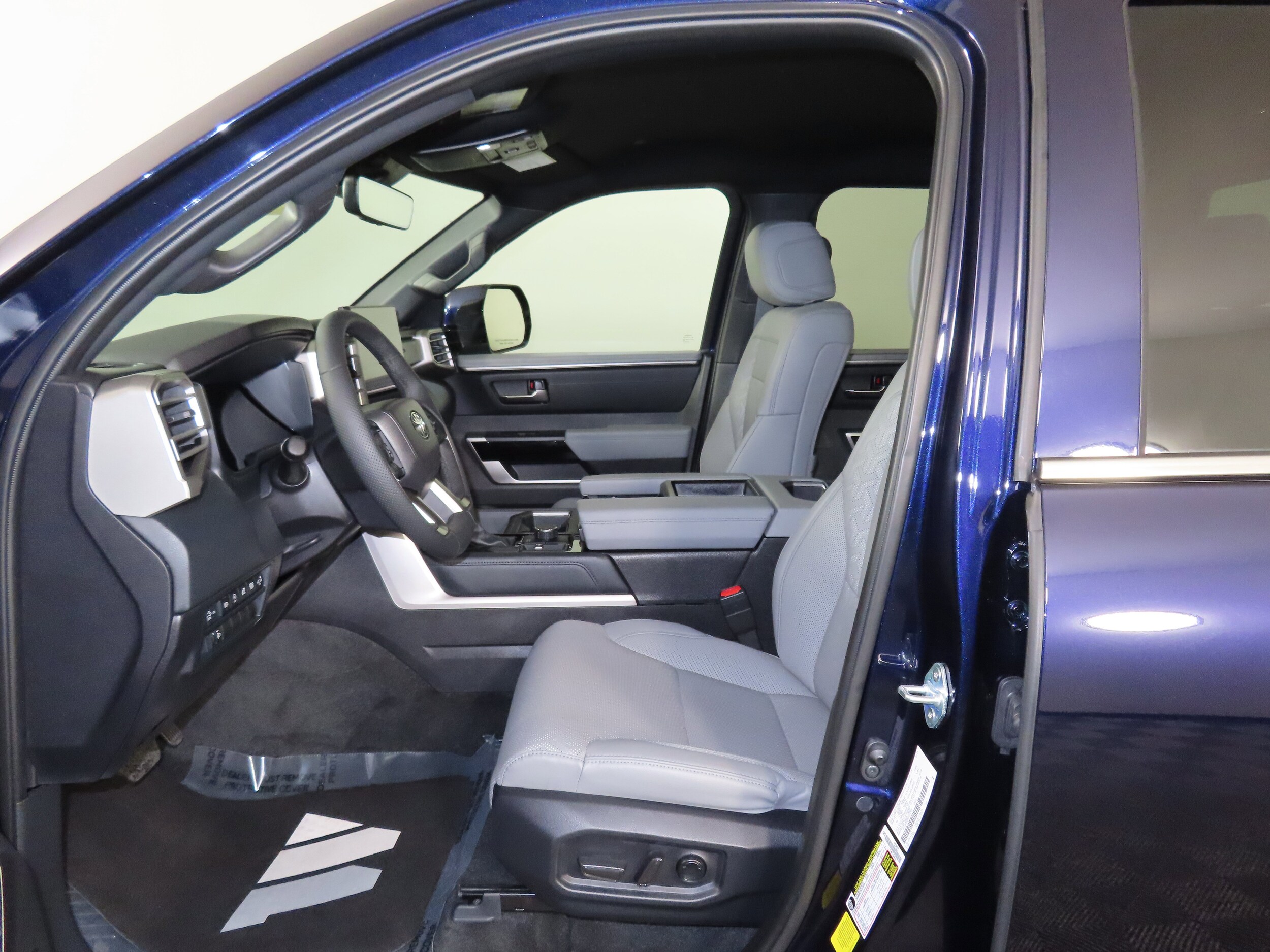 2025 Toyota Tundra Limited - Photo 31