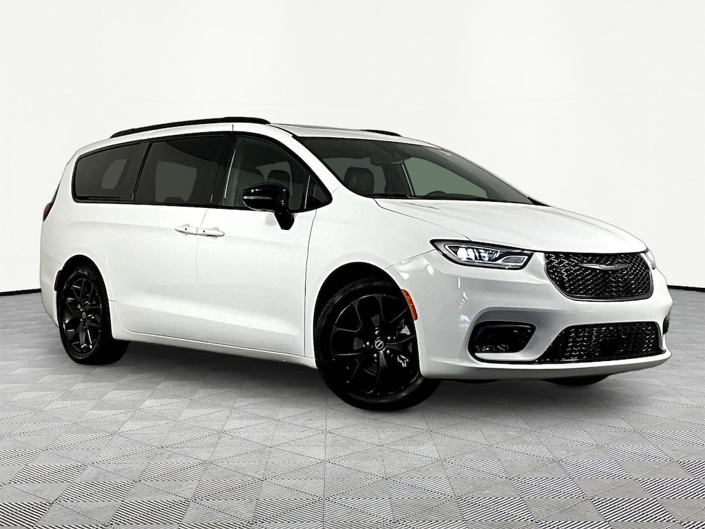Used 2025 Chrysler Pacifica Limited Van Passenger Van