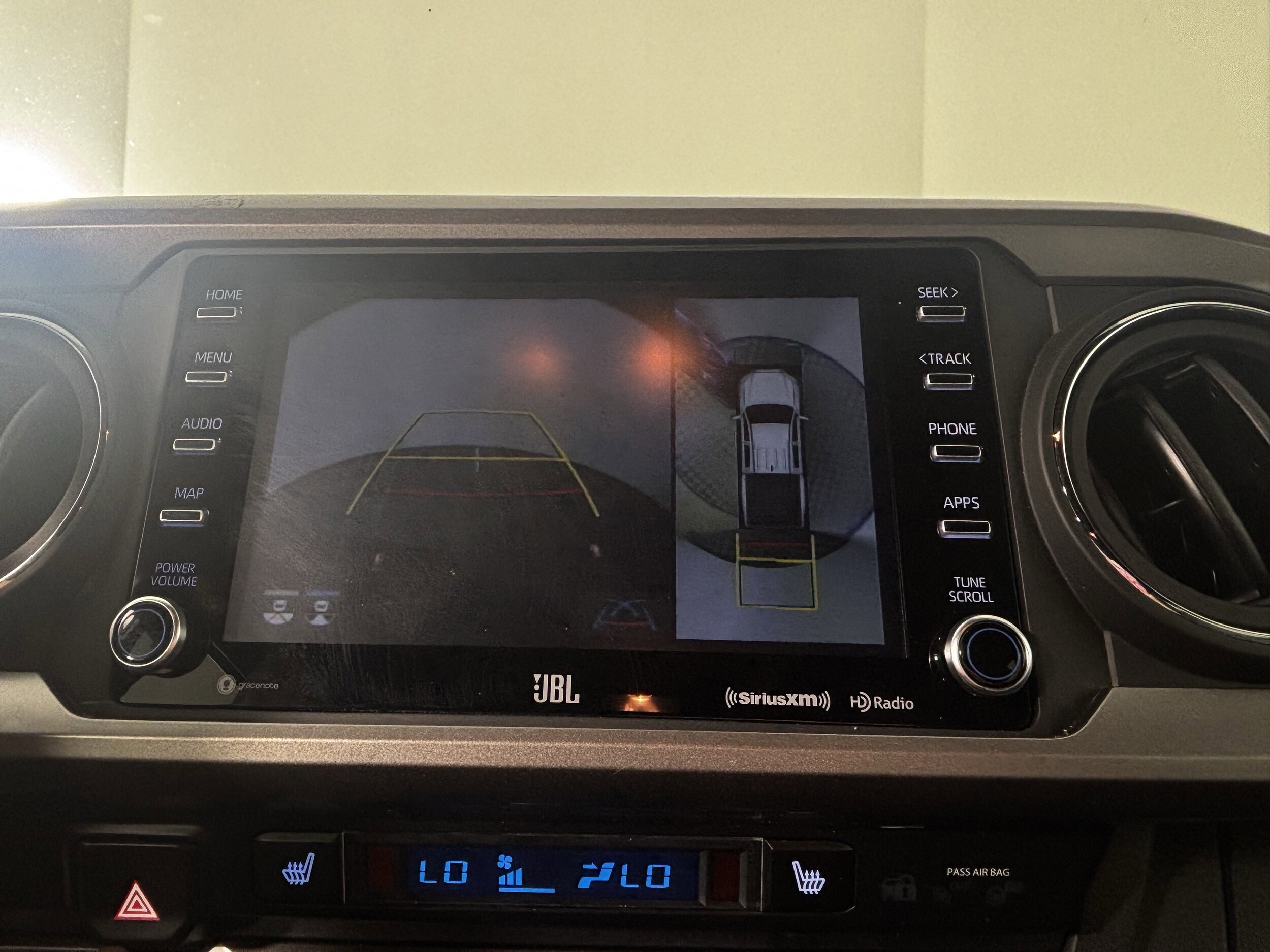 2022 Toyota Tacoma Limited V6 photo 2