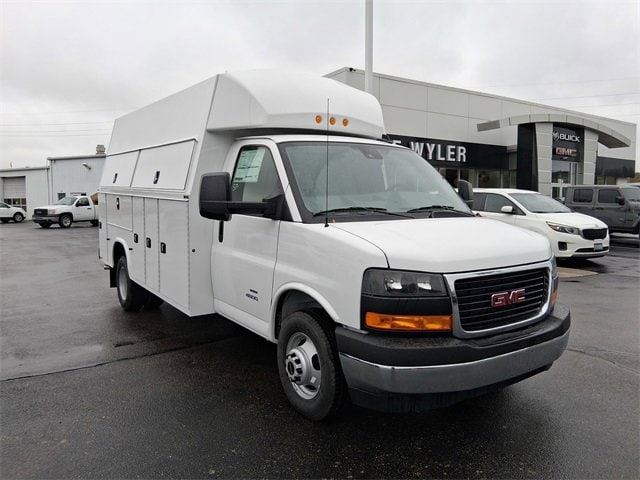 2025 GMC Savana Cutaway Work Van's photo