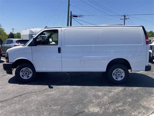 2025 GMC Savana Cargo Work Van - Photo 19