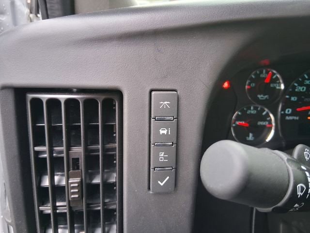 2025 GMC Savana Cargo Work Van - Photo 19