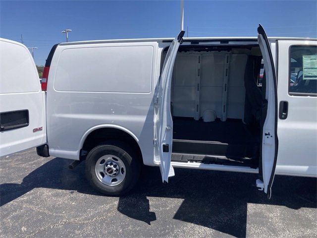 2025 GMC Savana Cargo Work Van - Photo 8
