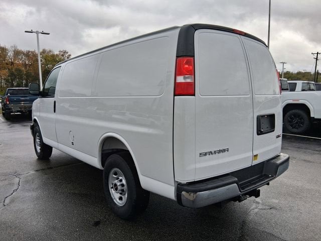 2025 GMC Savana Cargo Work Van - Photo 8