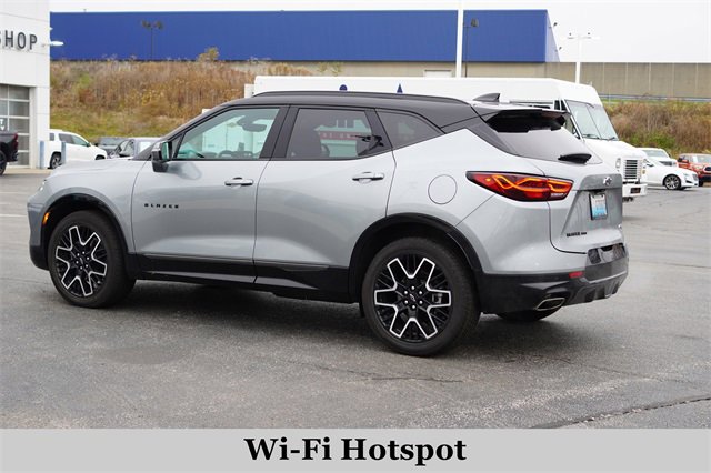 2023 Chevrolet Blazer RS photo 2