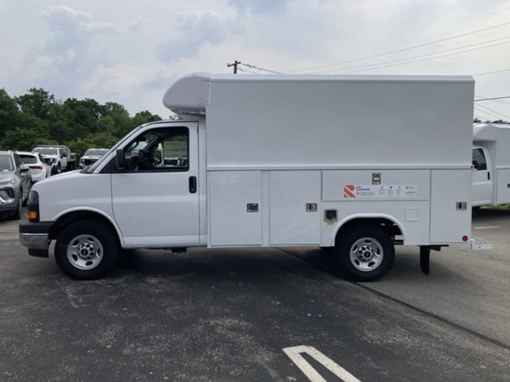 New 2025 GMC Savana Cutaway 3500 1WT Cutaway Van