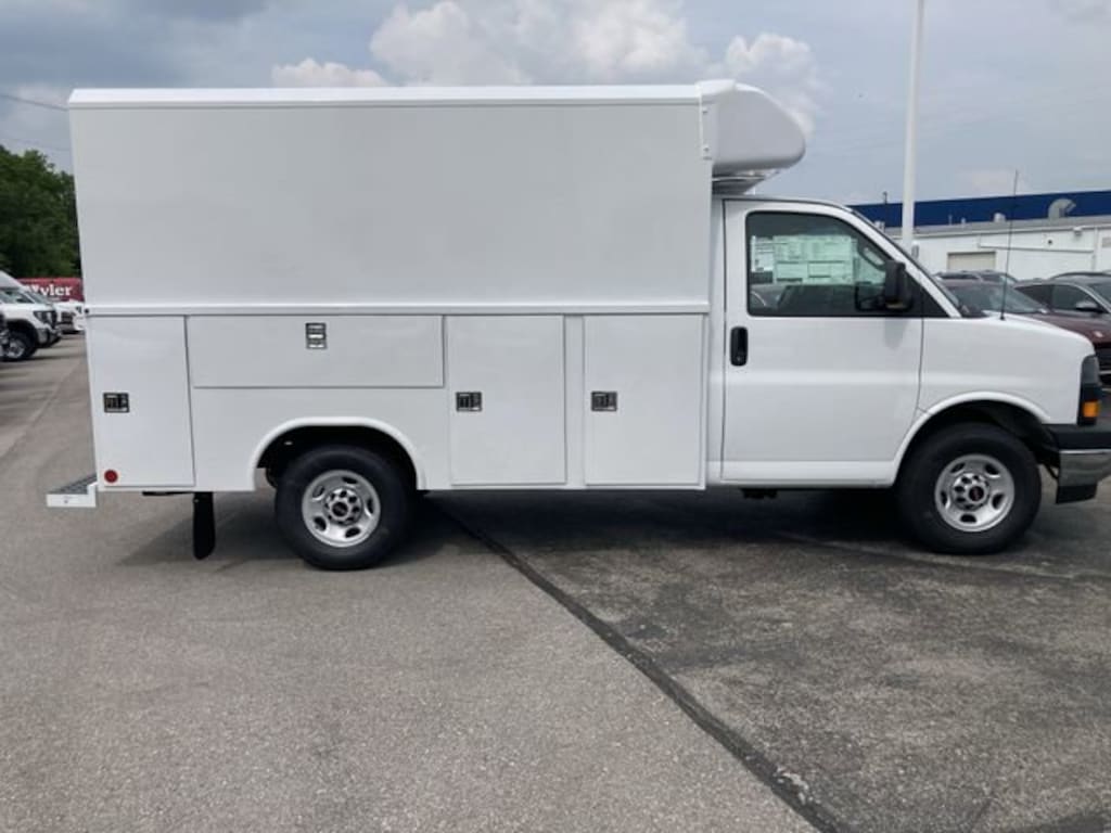 New 2025 GMC Savana Cutaway 3500 1WT Cutaway Van