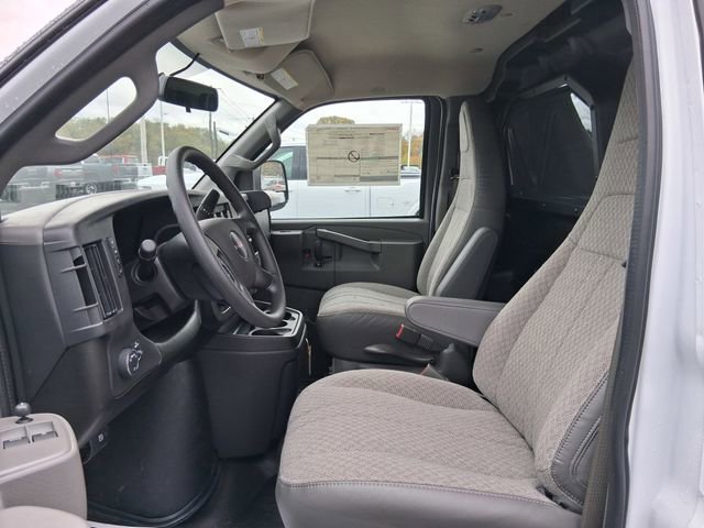 2025 GMC Savana Cargo Work Van - Photo 17