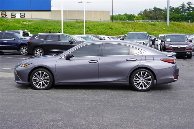 2021 Lexus ES 300h photo 4