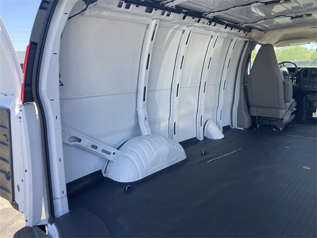 2025 GMC Savana Cargo Work Van - Photo 14
