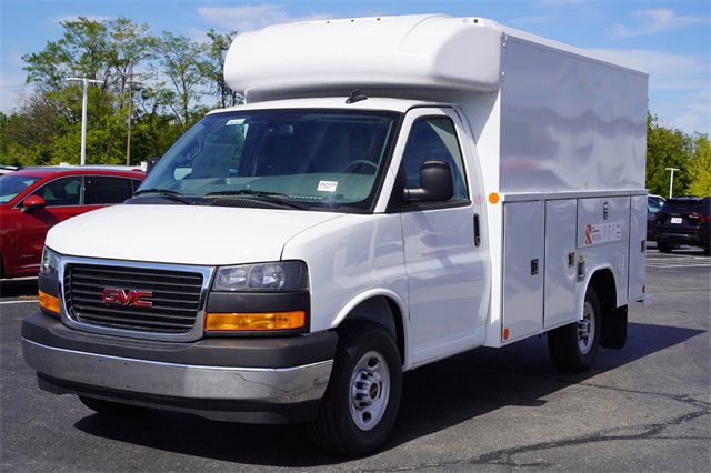 2025 Gmc Savana Cutaway 3500 photo 2