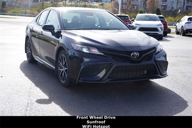 2024 Toyota Camry SE's photo
