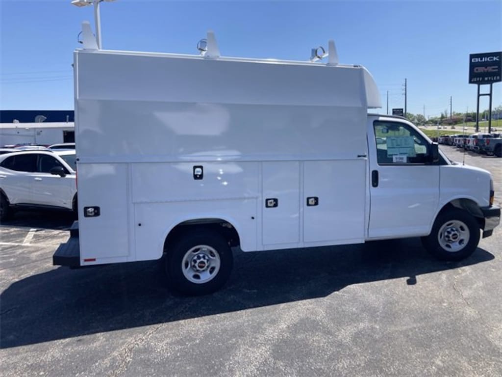 New 2024 GMC Savana Cutaway 3500 1WT Cutaway Van