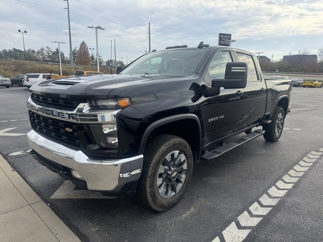 2023 Chevrolet Silverado 3500HD LT photo 2