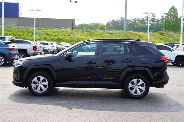2021 Toyota RAV4 LE photo 4