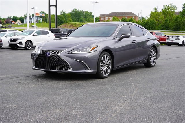 2021 Lexus ES 300h photo 3