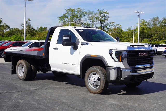 2025 GMC Sierra 3500HD Pro's photo