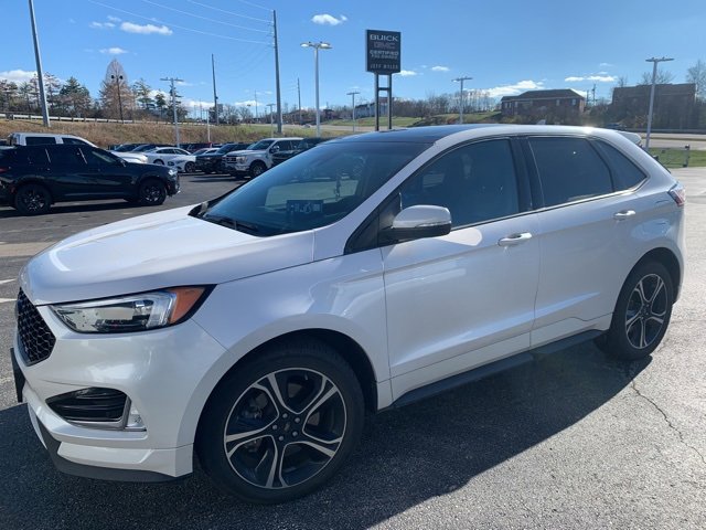 2019 Ford Edge ST photo 2