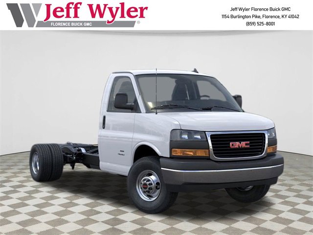 2025 GMC Savana Cutaway Work Van's photo