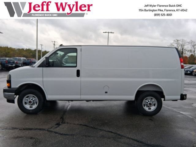 2025 GMC Savana 3500's photo