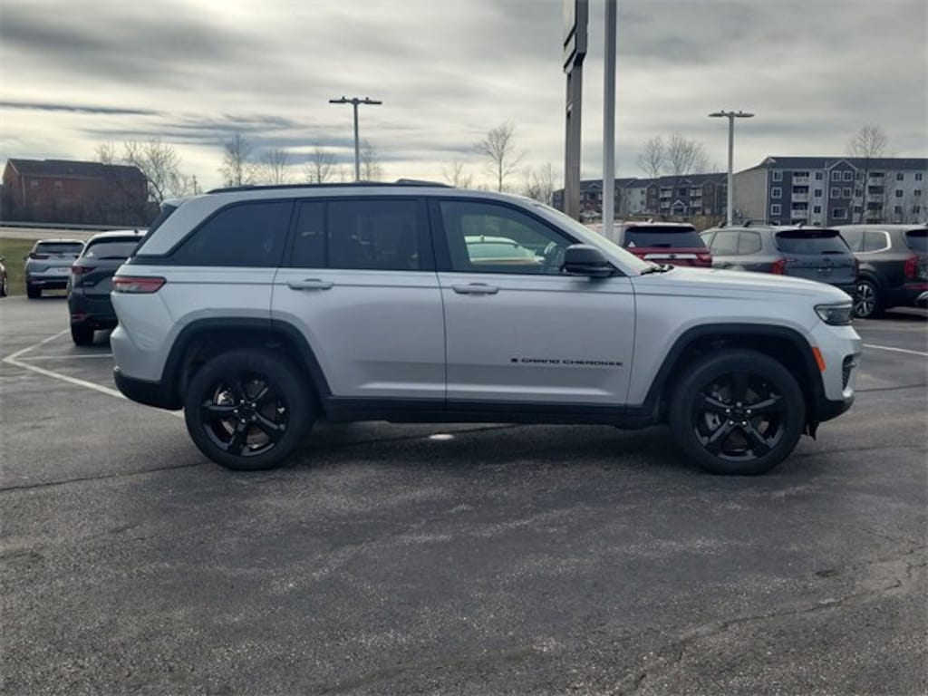 Used 2023 Jeep Grand Cherokee SUV