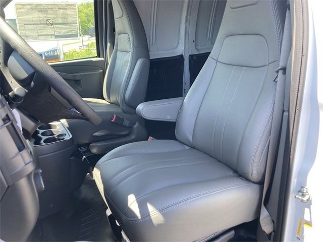 2025 GMC Savana Cargo Work Van - Photo 25