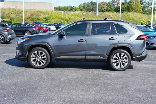 2019 Toyota RAV4 XLE Premium photo 3