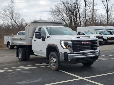 2025 GMC Sierra 3500 HD Chassis Cab Pro Truck