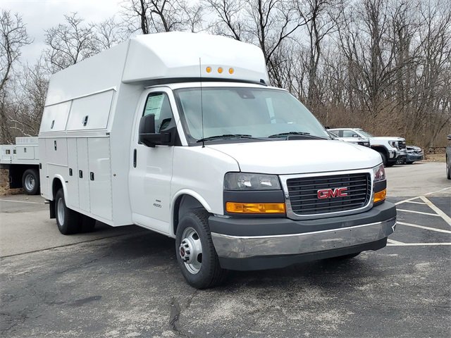 2025 GMC Savana Cutaway Work Van's photo
