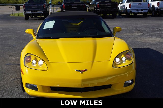 2006 Chevrolet Corvette Convertible photo 2