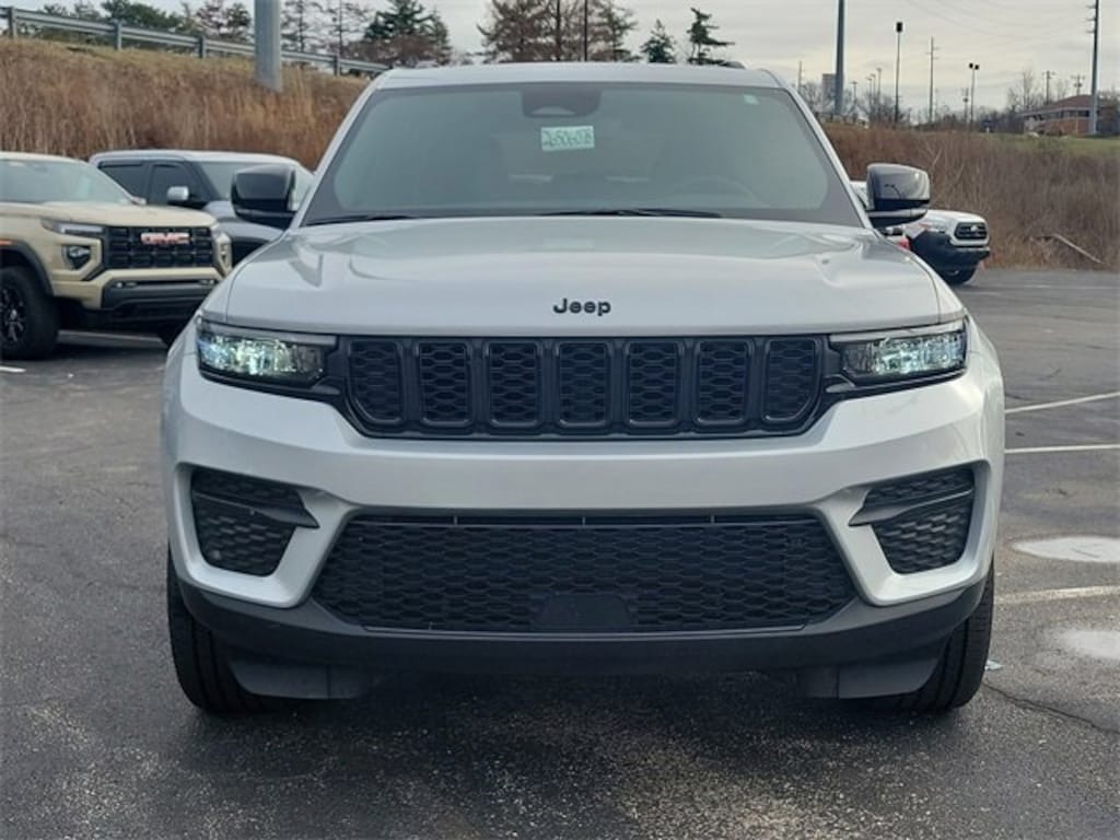 Used 2023 Jeep Grand Cherokee SUV