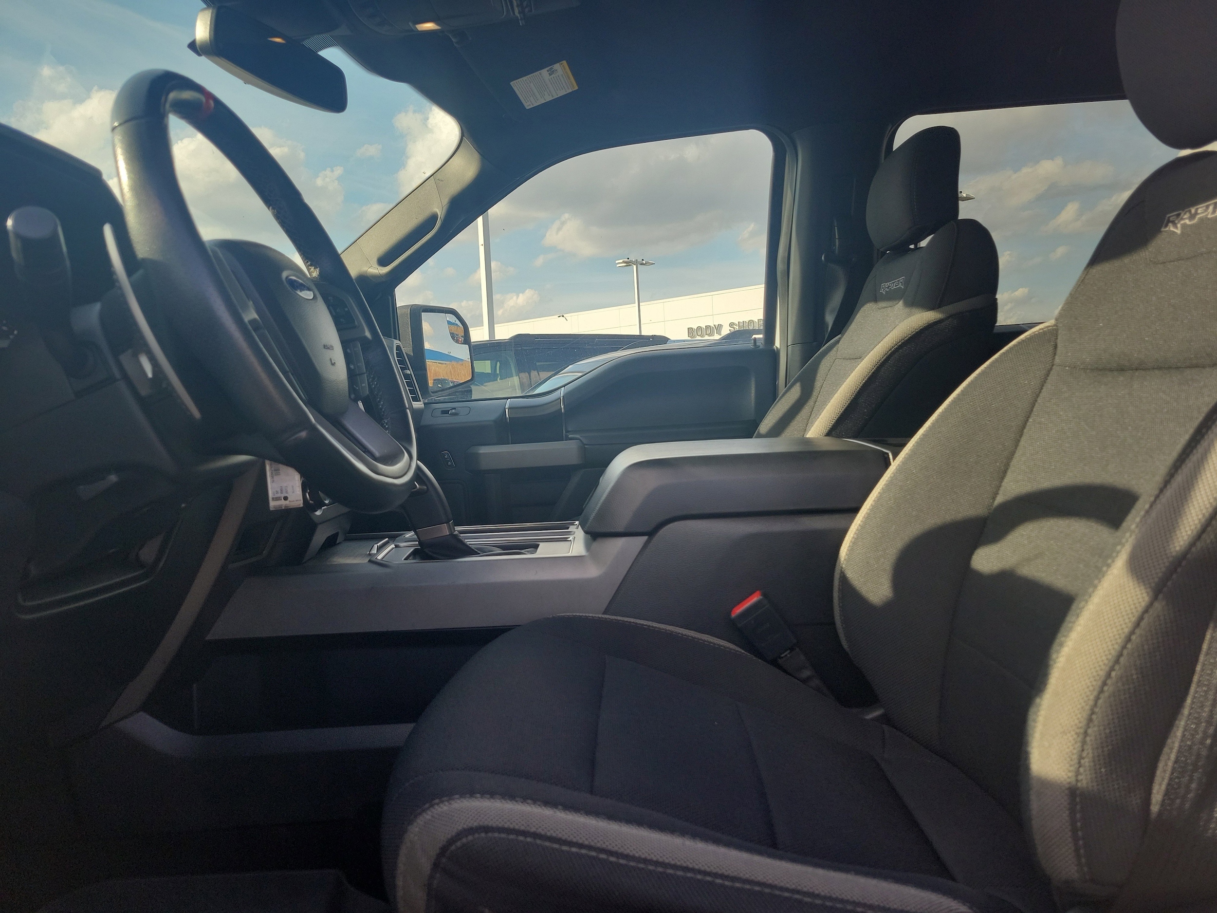 2020 Ford F-150 Raptor - Photo 17