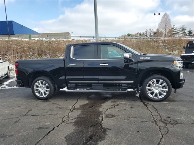 2024 Chevrolet Silverado 1500 High Country photo 3