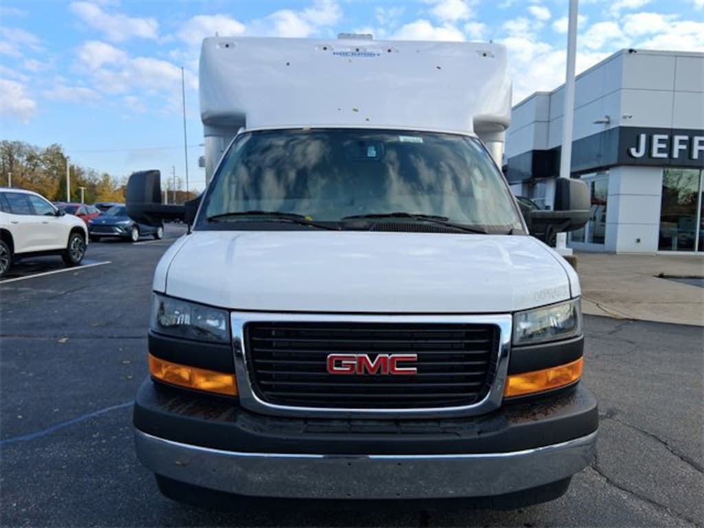 New 2025 GMC Savana Cutaway 4500 2WT Cutaway Van