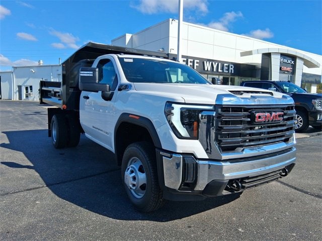 2025 GMC Sierra 3500HD Pro's photo